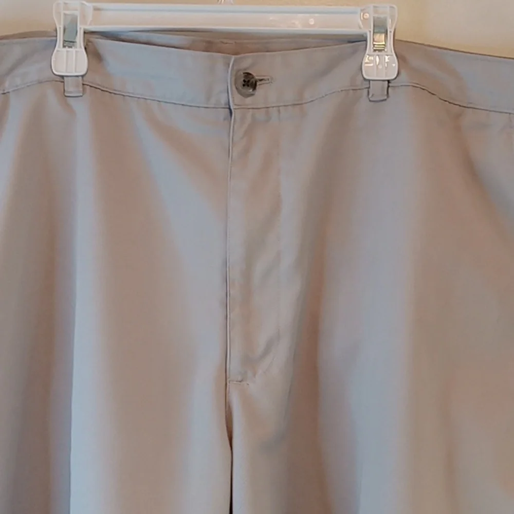 PGA Tour Golf Shorts Boat Casual Khaki Shorts Men's Sz 40 Side Pockets EUC NICE!